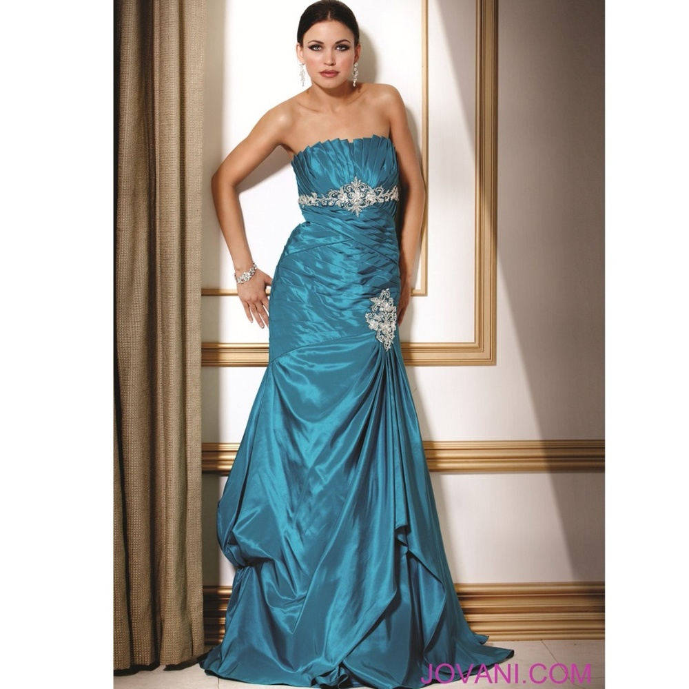 Walk the Red Carpet in Elegant Teal Jovani